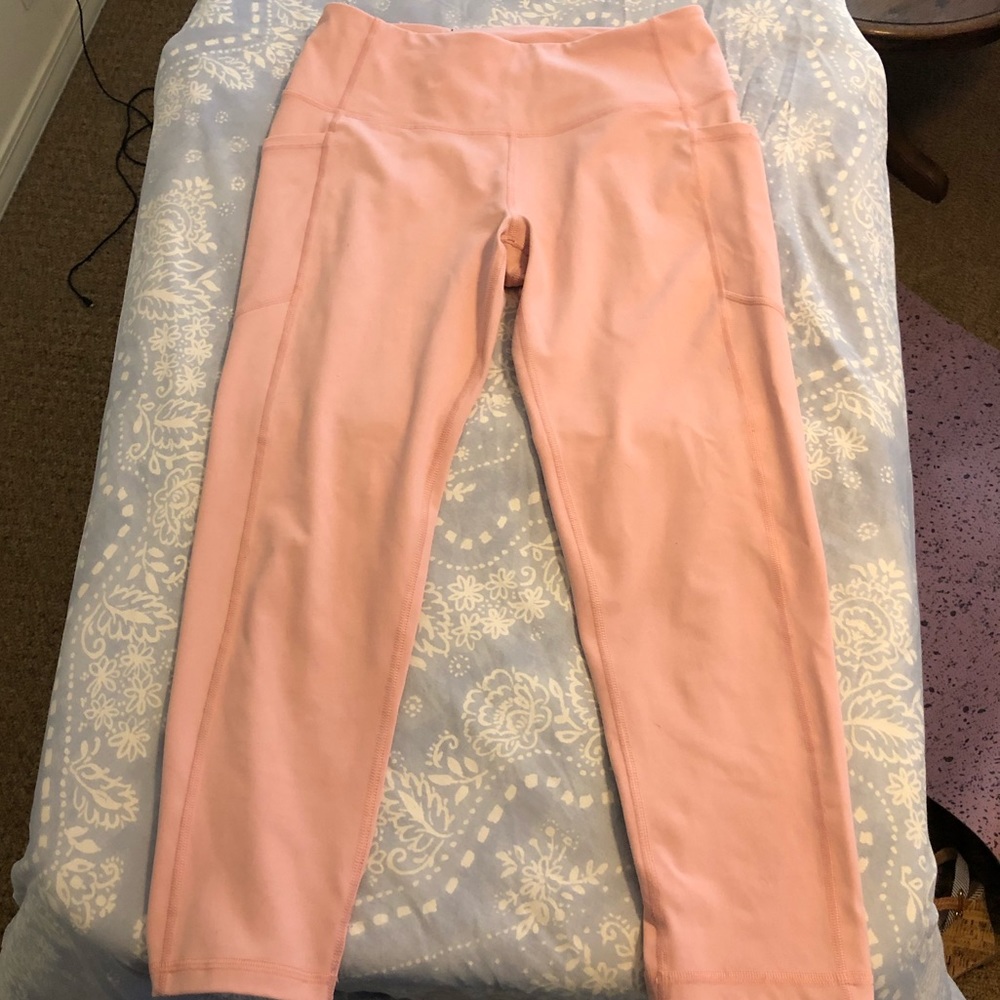 Cropped pale pink mid-rise compression leggings